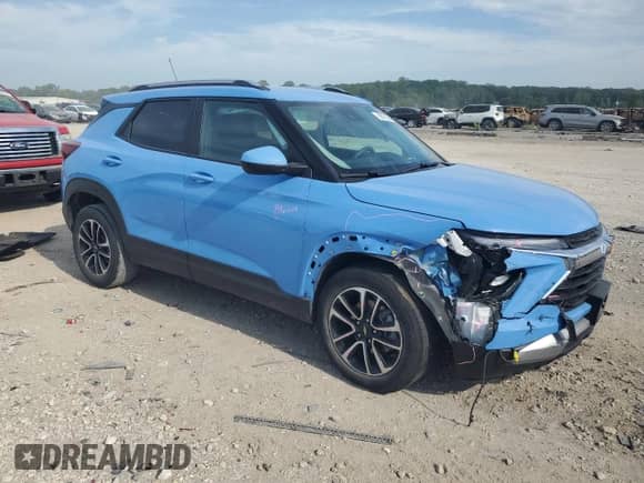 2024 Chevrolet TrailBlazer LT z VIN KL79MPSL3RB121485, wystawiony jako Copart lot #68672255 z przebiegiem 47 451 mil mil oraz Szkoda całkowita • Salvage title. Historia ofert i sprzedaży dostępna na DreamBid. Obrazek 4.