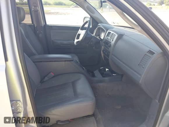 2006 Dodge Dakota SLT z VIN 1D7HW48NX6S645556, wystawiony jako IAAI lot #42597957 z przebiegiem 161 178 mil mil oraz . Historia ofert i sprzedaży dostępna na DreamBid. Obrazek 5.