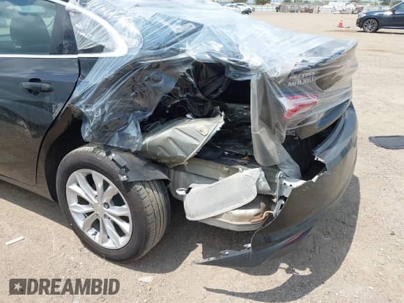 2020 Chevrolet Malibu LT with VIN 1G1ZD5ST4LF076217, listed as a IAAI auction lot 41943119 with 82,297 mi miles and . Bid and sale history available at DreamBid. Image 6.