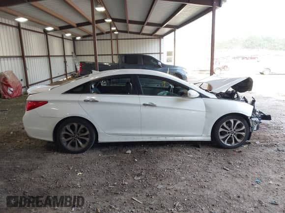 2014 Hyundai Sonata Limited with VIN 5NPEC4AC8EH867377, listed as a IAAI auction lot 42581411 with 276,440 mi miles and . Bid and sale history available at DreamBid. Image 14.