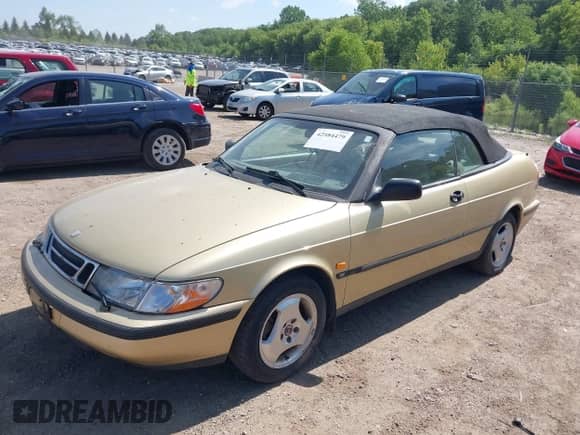 1998 Saab 900 with VIN YS3DD78B3W7002788, listed as a IAAI auction lot 42584479 with 96,720 mi miles and . Bid and sale history available at DreamBid. Image 2.