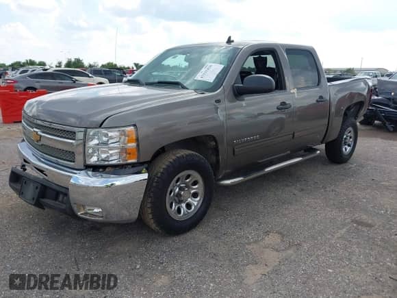 2012 Chevrolet Silverado 1500 LS z VIN 3GCPCREA1CG237415, wystawiony jako IAAI lot #43135420 z przebiegiem 215 687 mil mil oraz . Historia ofert i sprzedaży dostępna na DreamBid. Obrazek 17.