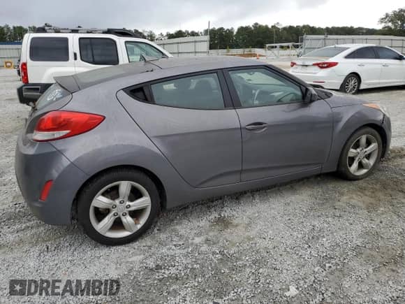 2014 Hyundai Veloster z VIN KMHTC6AD8EU196161, wystawiony jako Copart lot #82244385 z przebiegiem 146 717 mil mil oraz Czysty tytuł • Clean title. Historia ofert i sprzedaży dostępna na DreamBid. Obrazek 3.