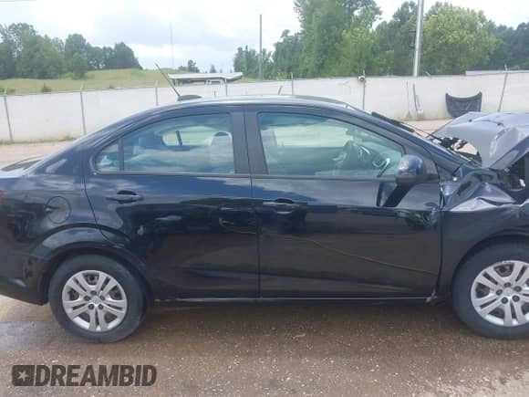 2018 Chevrolet Sonic LS с VIN 1G1JB5SH8J4136152, выставлен на аукционе IAAI как лот 42696660 с пробегом 117 732 миль миль и . История ставок и продаж доступна на DreamBid. Изображение 14.