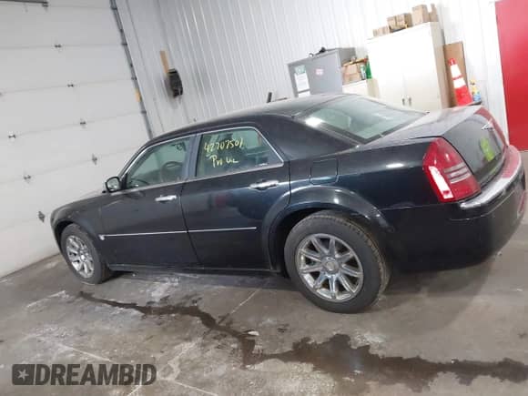 2005 Chrysler 300 C z VIN 2C3AA63H75H538952, wystawiony jako IAAI lot #42707501 z przebiegiem 179 616 mil mil oraz . Historia ofert i sprzedaży dostępna na DreamBid. Obrazek 14.