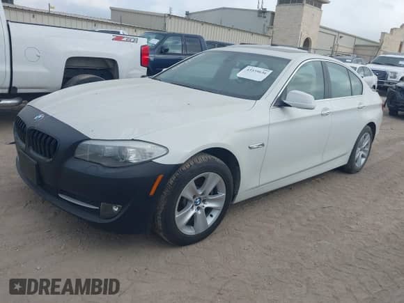 2012 BMW 5 Series 528i z VIN WBAXG5C56CDW92371, wystawiony jako IAAI lot #43539636 z przebiegiem Nie podano mil oraz . Historia ofert i sprzedaży dostępna na DreamBid. Obrazek 2.