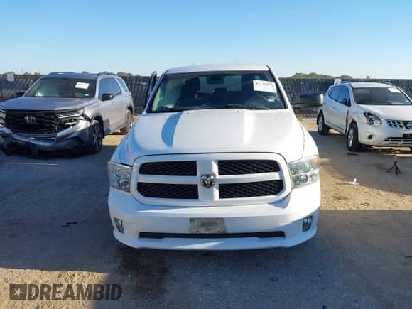 2017 Ram 1500 Tradesman z VIN 1C6RR6FT3HS590509, wystawiony jako IAAI lot #43129190 z przebiegiem 88 429 mil mil oraz . Historia ofert i sprzedaży dostępna na DreamBid. Obrazek 12.
