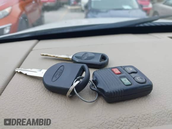2010 Ford Explorer XLT с VIN 1FMEU7DE4AUA73127, выставлен на аукционе IAAI как лот 42810359 с пробегом 199 078 миль миль и . История ставок и продаж доступна на DreamBid. Изображение 11.