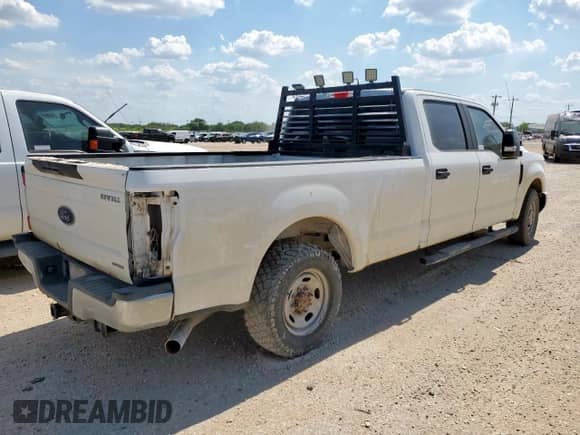 2018 Ford F-250 XL z VIN 1FT7W2A62JEC66863, wystawiony jako Copart lot #67570545 z przebiegiem 193 948 mil mil oraz Czysty tytuł • Clean title. Historia ofert i sprzedaży dostępna na DreamBid. Obrazek 3.