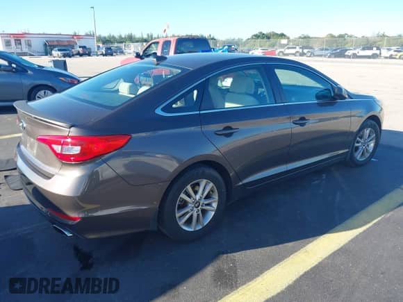 2017 Hyundai Sonata SE with VIN 5NPE24AF4HH445754, listed as a IAAI auction lot 43460167 with 29,533 mi miles and . Bid and sale history available at DreamBid. Image 4.