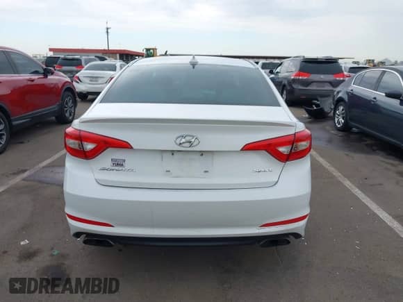2015 Hyundai Sonata Limited with VIN 5NPE34AF1FH048335, listed as a IAAI auction lot 43415396 with 354,053 mi miles and . Bid and sale history available at DreamBid. Image 16.