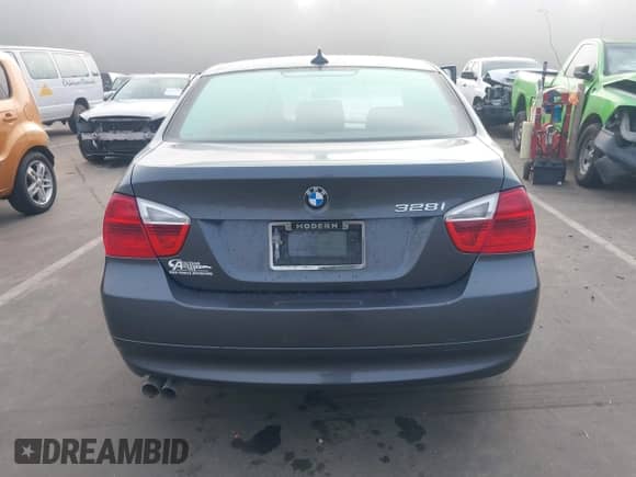 2007 BMW 3 Series 328i z VIN WBAVC53507FZ74485, wystawiony jako IAAI lot #43292107 z przebiegiem 176 945 mil mil oraz . Historia ofert i sprzedaży dostępna na DreamBid. Obrazek 16.