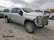 2023 Chevrolet Silverado 3500HD High Country z VIN 2GC4YVEY9P1716318, wystawiony jako Copart lot #55137785 z przebiegiem 56 773 mil mil oraz Szkoda całkowita • Salvage title. Historia ofert i sprzedaży dostępna na DreamBid. Obrazek 4.