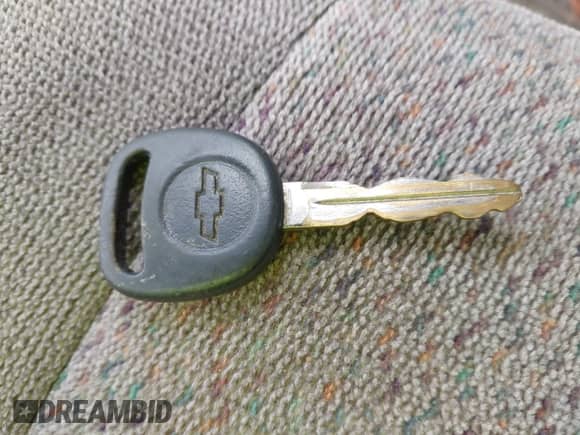 2002 Chevrolet Astro z VIN 1GNDM19X92B139649, wystawiony jako IAAI lot #42370076 z przebiegiem 209 886 mil mil oraz . Historia ofert i sprzedaży dostępna na DreamBid. Obrazek 11.