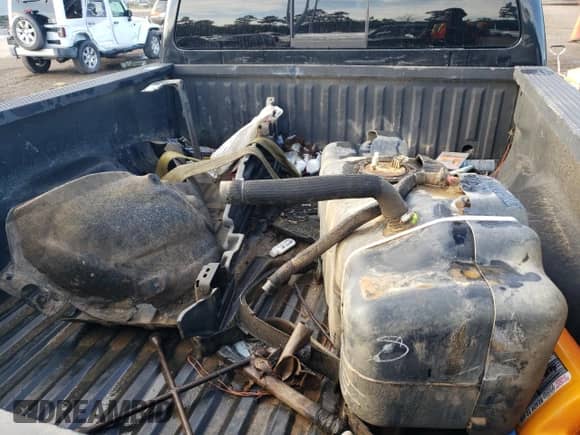 2011 Ford F-250 XL z VIN 1FT7W2BT7BEA03449, wystawiony jako Copart lot #68539755 z przebiegiem 272 849 mil mil oraz Szkoda całkowita • Salvage title. Historia ofert i sprzedaży dostępna na DreamBid. Obrazek 12.