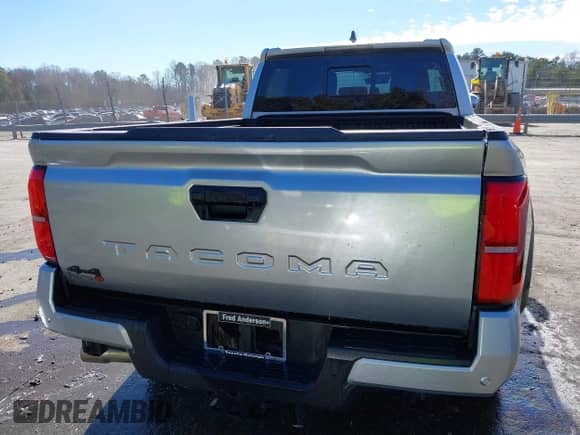2024 Toyota Tacoma SR5 with VIN 3TMLB5JN4RM022026, listed as a IAAI auction lot 41409069 with 20,354 mi miles and . Bid and sale history available at DreamBid. Image 17.