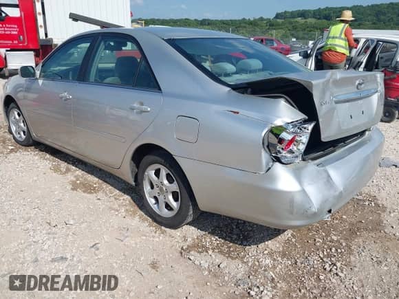 2005 Toyota Camry STD with VIN 4T1BE32K95U414156, listed as a IAAI auction lot 42774820 with 203,235 mi miles and . Bid and sale history available at DreamBid. Image 3.