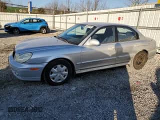 2004 Hyundai Sonata z VIN KMHWF25H14A988842, wystawiony jako Copart lot #48551335 z przebiegiem 149 097 mil mil oraz Szkoda całkowita • Salvage title. Historia ofert i sprzedaży dostępna na DreamBid. Obrazek 1.