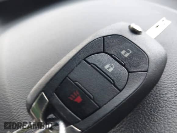 2020 Chevrolet Trax LS с VIN KL7CJKSB0LB319439, выставлен на аукционе IAAI как лот 42703115 с пробегом 101 579 миль миль и . История ставок и продаж доступна на DreamBid. Изображение 11.