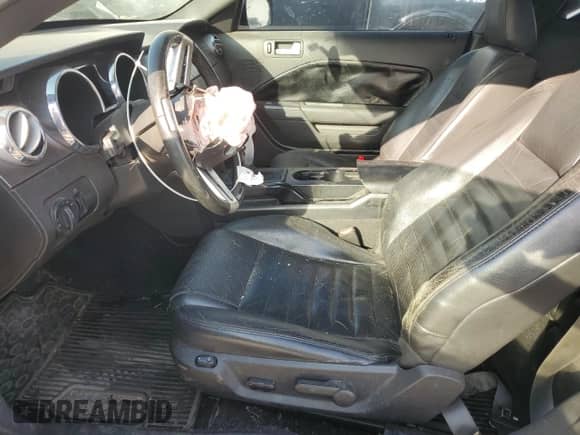 2008 Ford Mustang GT Deluxe z VIN 1ZVHT82H185121370, wystawiony jako Copart lot #69096685 z przebiegiem 133 846 mil mil oraz Szkoda całkowita • Salvage title. Historia ofert i sprzedaży dostępna na DreamBid. Obrazek 7.