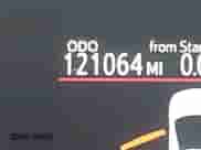 2015 Toyota Prius One z VIN JTDKDTB33F1575685, wystawiony jako IAAI lot #43508333 z przebiegiem 121 064 mil mil oraz . Historia ofert i sprzedaży dostępna na DreamBid. Obrazek 16.