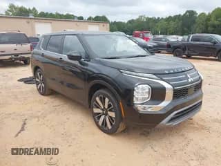 2025 Mitsubishi Outlander SE z VIN JA4J3VA8XSZ018575, wystawiony jako IAAI lot #43025751 z przebiegiem 9 461 mil mil oraz . Historia ofert i sprzedaży dostępna na DreamBid. Obrazek 1.