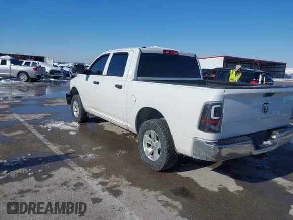 2017 Ram 1500 Tradesman z VIN 1C6RR7KG1HS809675, wystawiony jako IAAI lot #41242900 z przebiegiem 210 254 mil mil oraz . Historia ofert i sprzedaży dostępna na DreamBid. Obrazek 3.