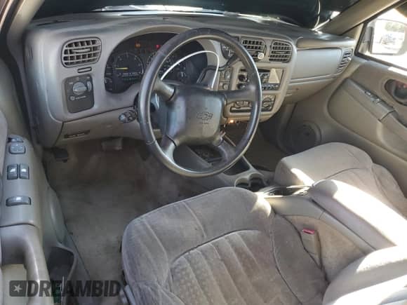 2001 Chevrolet Blazer LS с VIN 1GNCT18W61K145060, выставлен на аукционе Copart как лот 71013154 с пробегом 223 041 миль миль и Списание • Salvage title. История ставок и продаж доступна на DreamBid. Изображение 8.