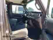 2021 Jeep Wrangler Unlimited Sahara с VIN 1C4HJXEN3MW592235, выставлен на аукционе IAAI как лот 42690167 с пробегом 103 351 миль миль и . История ставок и продаж доступна на DreamBid. Изображение 5.