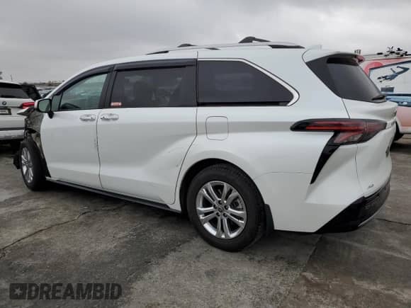 2022 Toyota Sienna Platinum с VIN 5TDESKFC8NS041784, выставлен на аукционе Copart как лот 43968765 с пробегом 179 581 миль миль и Списание • Salvage title. История ставок и продаж доступна на DreamBid. Изображение 2.