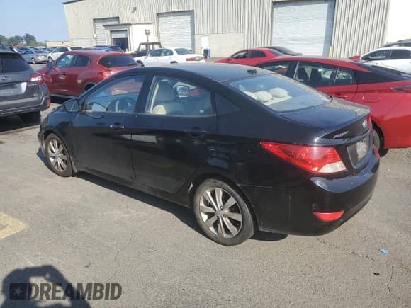 2012 Hyundai Accent GLS z VIN KMHCU4AE0CU241682, wystawiony jako Copart lot #81475055 z przebiegiem Nie podano mil oraz Czysty tytuł • Clean title. Historia ofert i sprzedaży dostępna na DreamBid. Obrazek 2.