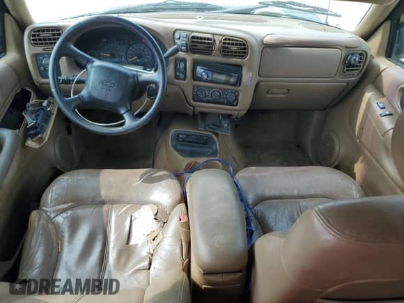 1999 Chevrolet Blazer LS z VIN 1GNDT13W6X2123421, wystawiony jako Copart lot #66730725 z przebiegiem 155 131 mil mil oraz Nie do naprawy • Non repairable. Historia ofert i sprzedaży dostępna na DreamBid. Obrazek 8.