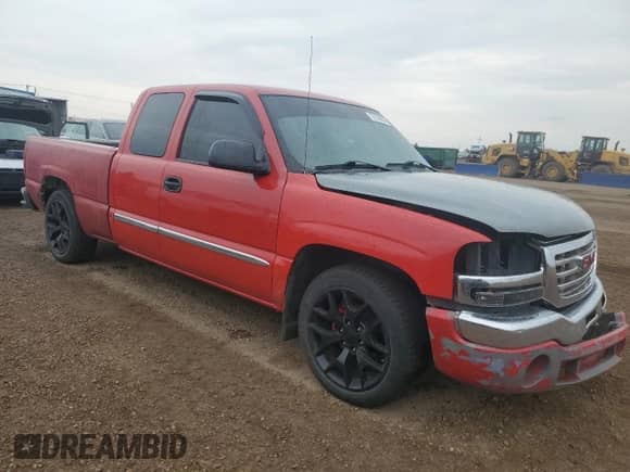 2003 GMC Sierra 1500 with VIN 2GTEC19V331313277, listed as a Copart auction lot 70135685 with 212,366 mi miles and Salvage title. Bid and sale history available at DreamBid. Image 4.