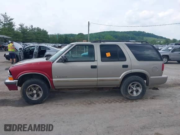 2003 Chevrolet Blazer LS с VIN 1GNCS13XX3K138344, выставлен на аукционе IAAI как лот 42251380 с пробегом Не указан миль и . История ставок и продаж доступна на DreamBid. Изображение 14.