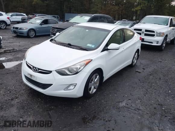 2013 Hyundai Elantra GLS z VIN 5NPDH4AE5DH432104, wystawiony jako IAAI lot #43516103 z przebiegiem 78 995 mil mil oraz . Historia ofert i sprzedaży dostępna na DreamBid. Obrazek 2.