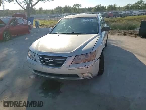 2010 Hyundai Sonata SE z VIN 5NPEU4AC1AH626705, wystawiony jako Copart lot #82687515 z przebiegiem 181 890 mil mil oraz Szkoda całkowita • Salvage title. Historia ofert i sprzedaży dostępna na DreamBid. Obrazek 13.
