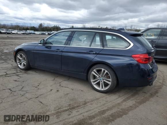 2016 BMW 3 Series 328i xDrive z VIN WBA8G5C55GK753148, wystawiony jako Copart lot #49944804 z przebiegiem 27 574 mil mil oraz . Historia ofert i sprzedaży dostępna na DreamBid. Obrazek 2.