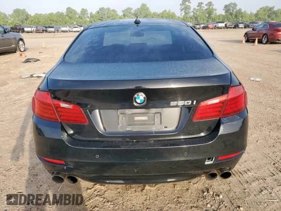 2016 BMW 5 Series 550i z VIN WBAKN9C59GD962402, wystawiony jako Copart lot #63289125 z przebiegiem 91 504 mil mil oraz Czysty tytuł • Clean title. Historia ofert i sprzedaży dostępna na DreamBid. Obrazek 6.