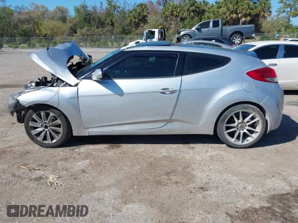 2012 Hyundai Veloster w/Black Int z VIN KMHTC6ADXCU036070, wystawiony jako IAAI lot #41779990 z przebiegiem Nie podano mil oraz . Historia ofert i sprzedaży dostępna na DreamBid. Obrazek 14.