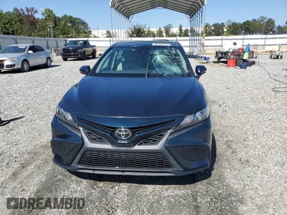 2021 Toyota Camry SE Nightshade z VIN 4T1G11AK5MU415651, wystawiony jako Copart lot #80165355 z przebiegiem 85 606 mil mil oraz Szkoda całkowita • Salvage title. Historia ofert i sprzedaży dostępna na DreamBid. Obrazek 5.