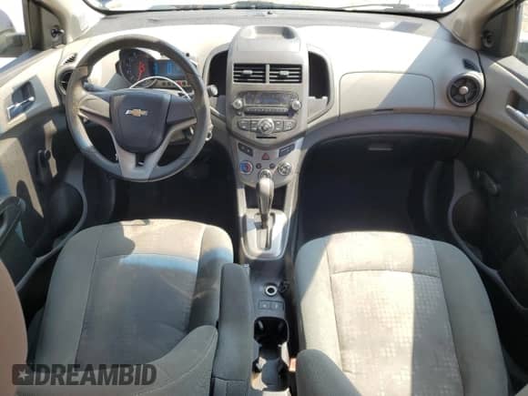 2012 Chevrolet Sonic LS с VIN 1G1JA5SH3C4197625, выставлен на аукционе Copart как лот 68454525 с пробегом 175 440 миль миль и Списание • Salvage title. История ставок и продаж доступна на DreamBid. Изображение 8.