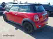 2012 MINI Hardtop z VIN WMWSU3C52CT541816, wystawiony jako IAAI lot #43513419 z przebiegiem 55 436 mil mil oraz . Historia ofert i sprzedaży dostępna na DreamBid. Obrazek 3.