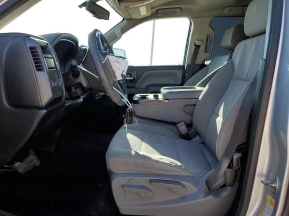 2018 Chevrolet Silverado 1500 Custom z VIN 1GCRCPEH8JZ328981, wystawiony jako Copart lot #44075575 z przebiegiem 56 742 mil mil oraz Szkoda całkowita • Salvage title. Historia ofert i sprzedaży dostępna na DreamBid. Obrazek 7.