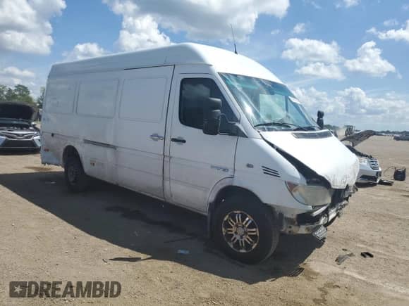 2005 Dodge Sprinter with VIN WD0PD644455841663, listed as a Copart auction lot 62186265 with 247,346 mi miles and Salvage title. Bid and sale history available at DreamBid. Image 4.