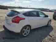 2013 Ford Focus Titanium z VIN 1FADP3N25DL151063, wystawiony jako Copart lot #84240975 z przebiegiem 154 686 mil mil oraz Szkoda całkowita • Salvage title. Historia ofert i sprzedaży dostępna na DreamBid. Obrazek 3.
