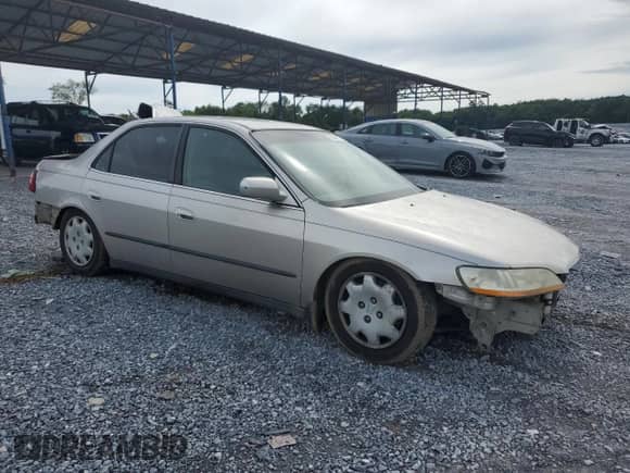 1998 Honda Accord LX с VIN 1HGCG5548WA156745, выставлен на аукционе Copart как лот 61944775 с пробегом 357 402 миль миль и Списание • Salvage title. История ставок и продаж доступна на DreamBid. Изображение 4.