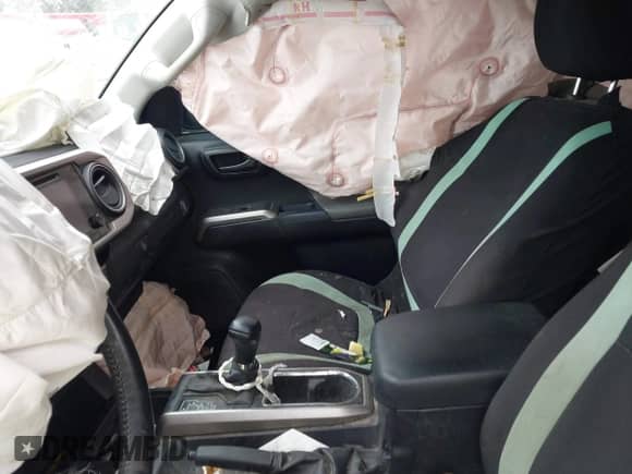 2017 Toyota Tacoma SR5 z VIN 5TFRZ5CN2HX046174, wystawiony jako IAAI lot #41524202 z przebiegiem 121 132 mil mil oraz . Historia ofert i sprzedaży dostępna na DreamBid. Obrazek 5.