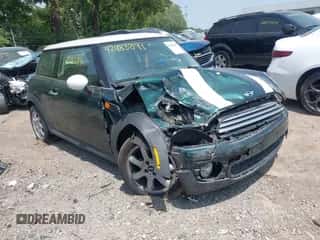 2009 MINI Hardtop with VIN WMWMF33549TU71313, listed as a IAAI auction lot 42483891 with 122,577 mi miles and . Bid and sale history available at DreamBid. Image 6.