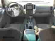 2014 Nissan Frontier Desert Runner z VIN 1N6AD0ER2EN744979, wystawiony jako Copart lot #84858815 z przebiegiem 130 668 mil mil oraz Szkoda całkowita • Salvage title. Historia ofert i sprzedaży dostępna na DreamBid. Obrazek 8.