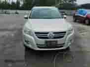 2011 Volkswagen Tiguan S с VIN WVGAV7AX8BW540458, выставлен на аукционе Copart как лот 57153395 с пробегом 152 906 миль миль и Списание • Salvage title. История ставок и продаж доступна на DreamBid. Изображение 5.